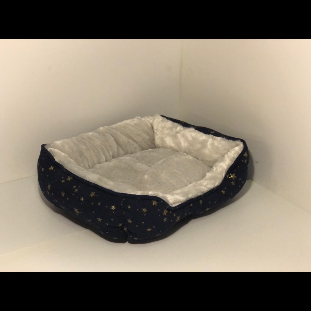 Blue star print plush pet bed